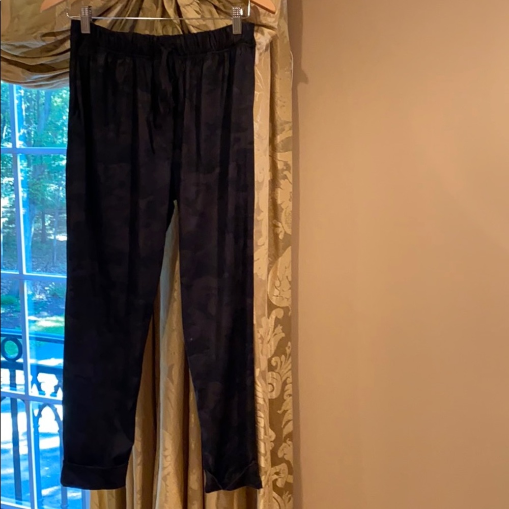 Lululemon sz 4 camo jogger